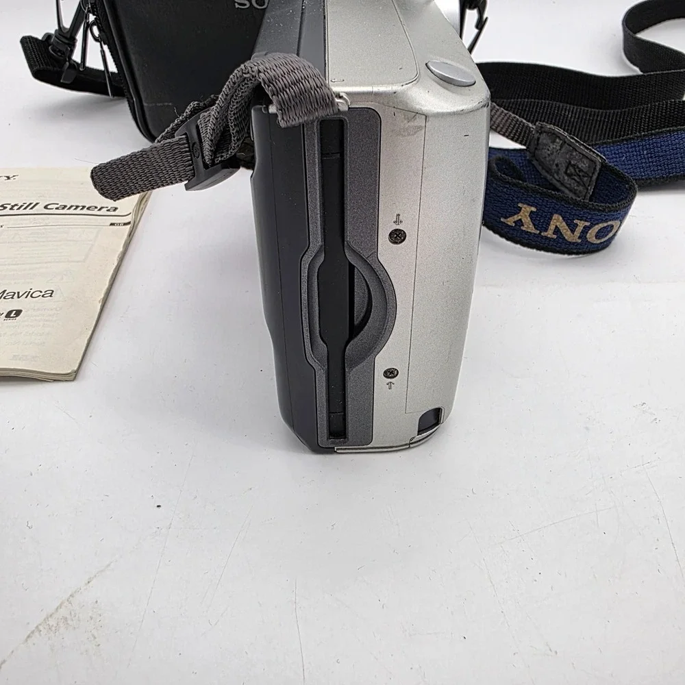Sony MVC-FD75- FD MAVICA 10X Optical Zoom Digital Still Camera with BAG-UNTESTED